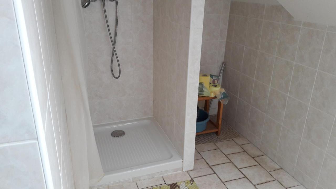 Ubytovaci Zarizeni Lovosice Bagian luar foto